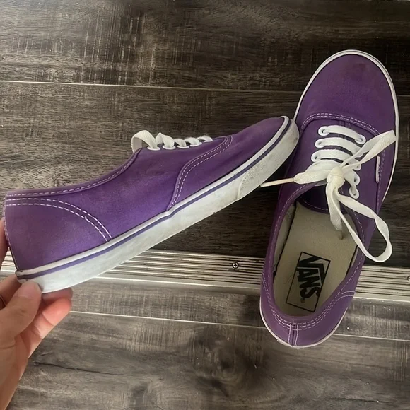 Vans - Picture 2 of 9